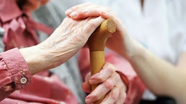 <br />
Британская пенсионерка заказала стриптизера в дом престарелых<br />
