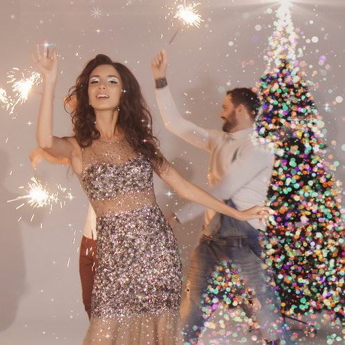 Певица Дэя выпустила клип-поздравление «С Новым годом!» (Видео)